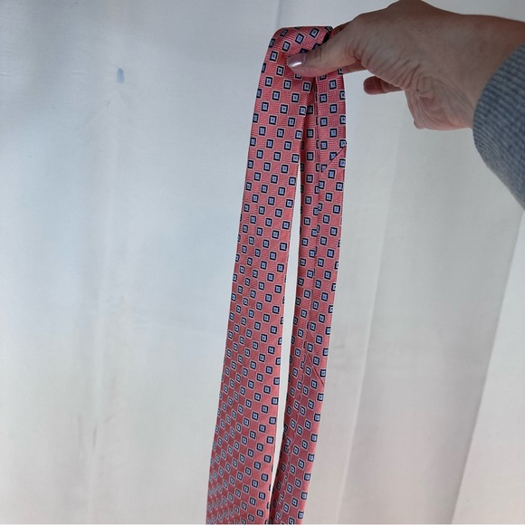 JZ BOULDER Men’s Tie 100% Silk Hand Made In USA Pink Blue Pattern Squares - Picture 12 of 12